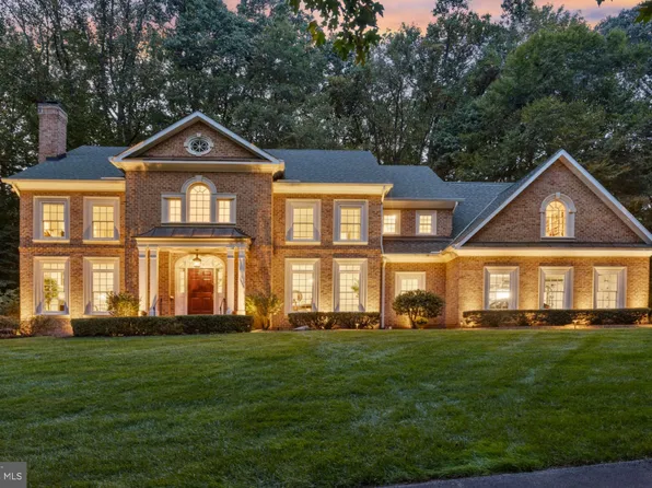 90 River Birch Dr, Great Falls, VA 22066