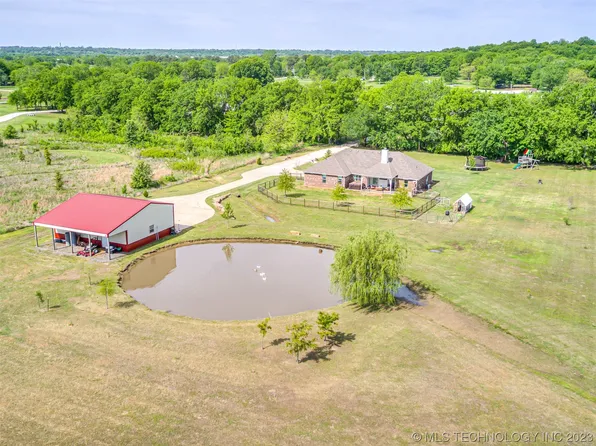 10305 S 289th Ave E, Coweta, OK 74429