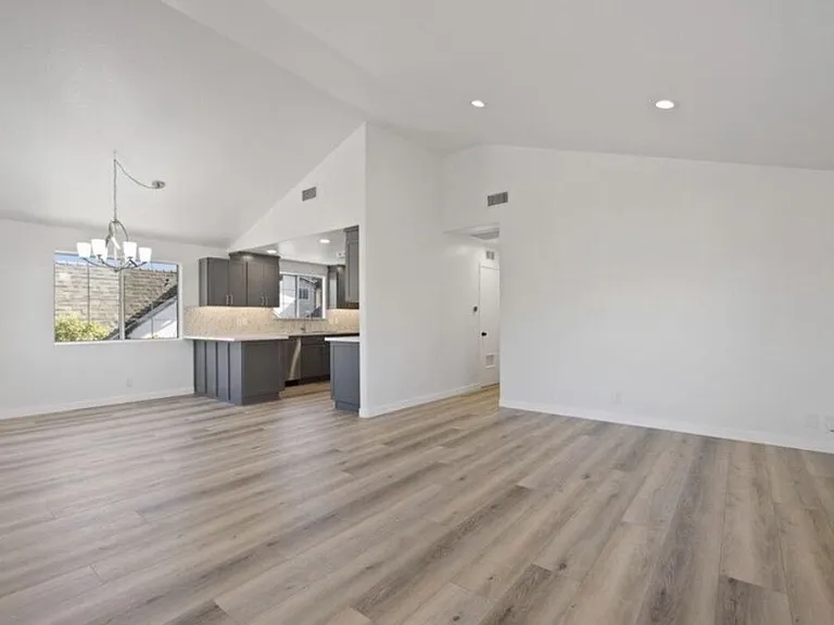 424 Parkman Ave — Photo 4