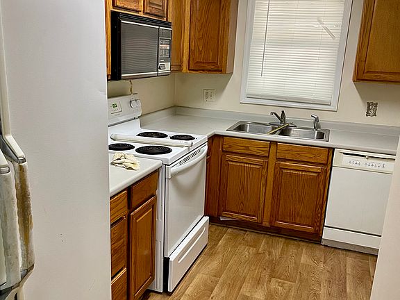 3rd image of 1902 Berry St