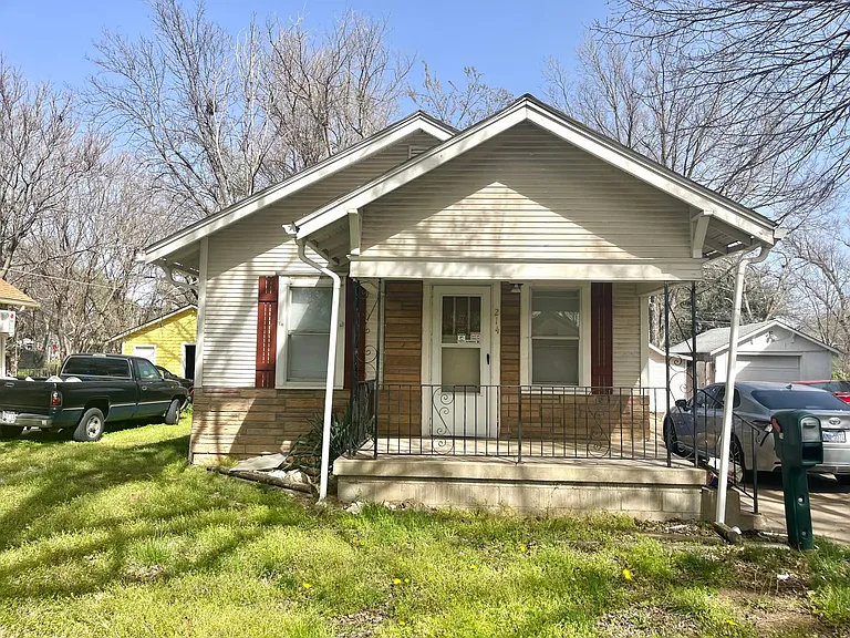214 N Richmond Ave — Photo 3