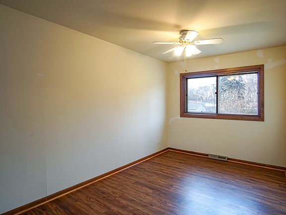 4th image of 140 S Park Blvd