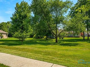 236 Syracuse Dr, Bowling Green, OH 43402