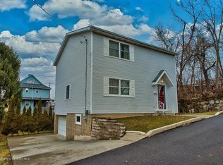 1321 McKenna Ct, Dunmore, PA 18509