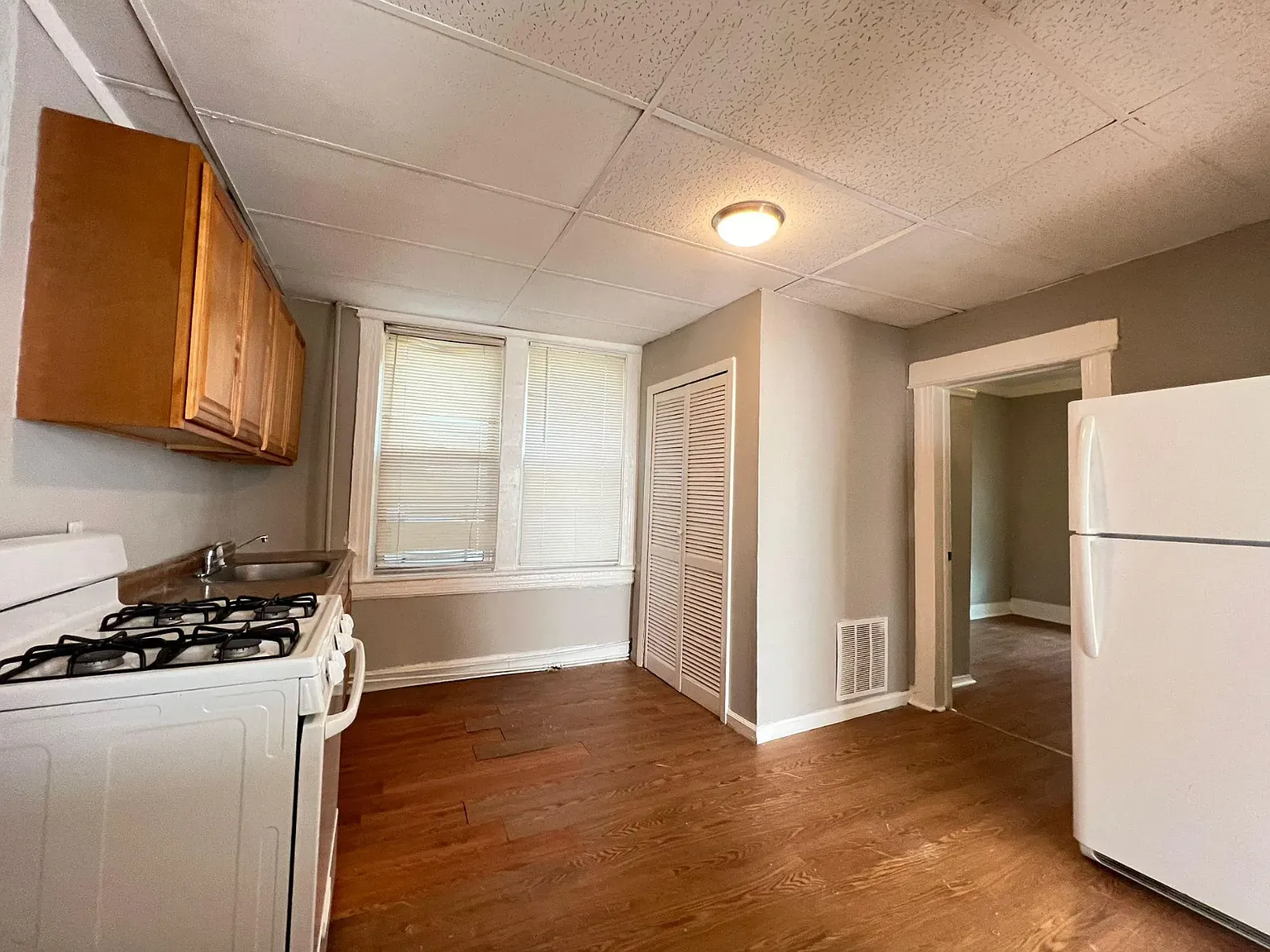 2 bed, 800 sqft, $1,749 — Photo 1