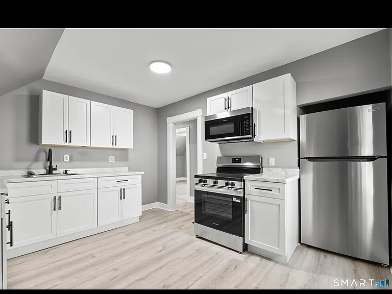 362-364 Sigourney St #3 — Photo 2