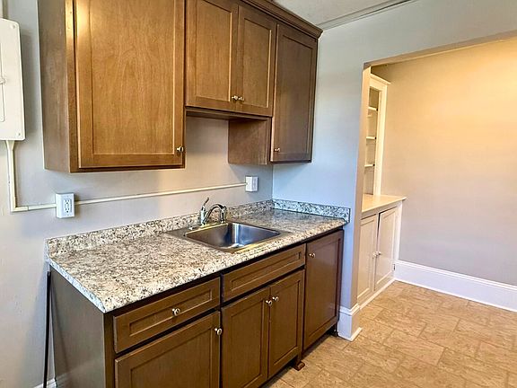 3rd image of 815-843 Burke St #821-A