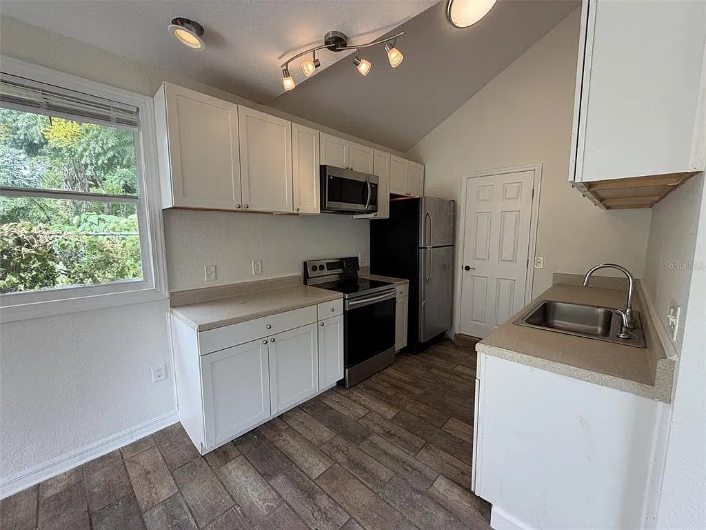 1 bed, 1.0 bath, 612 sqft, $1,300 — Photo 2