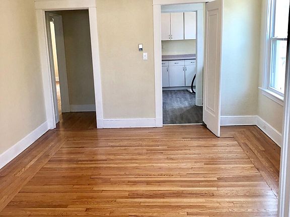 4th image of 632 Whalley Ave
