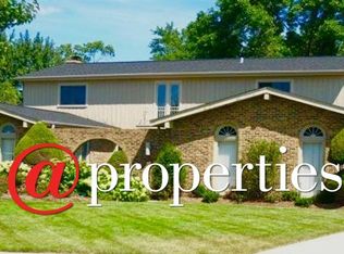 2109 Valley Rd, Northbrook, IL 60062