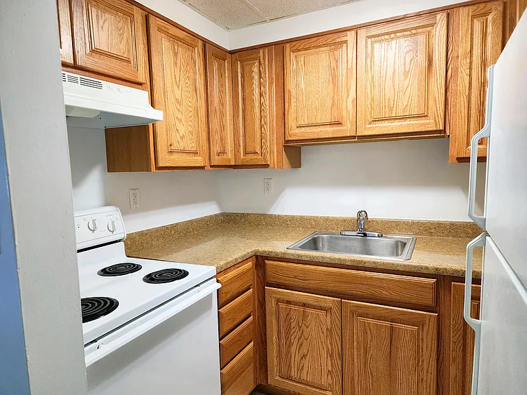 610 E 4th St #37-71-12 — Photo 1