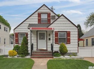 7629 266th St, New Hyde Park, NY 11040