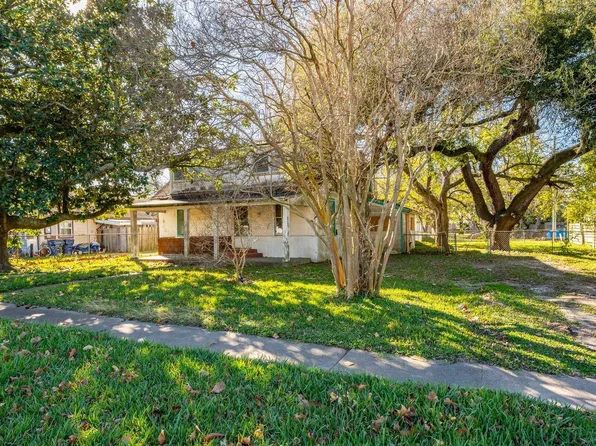 411 Martin Luther King Jr Dr, La Marque, TX 77568