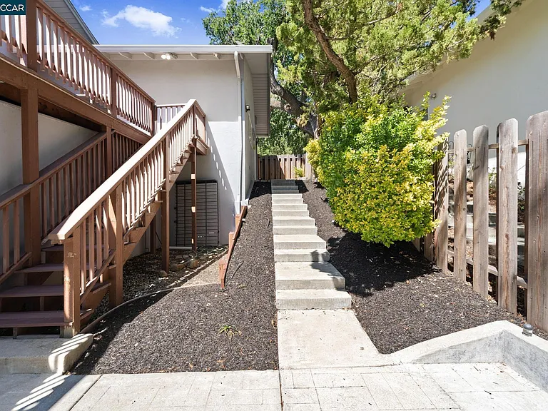 1021 Windsor Dr — Photo 26
