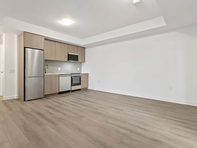 7439 Kingston Rd — Photo 95