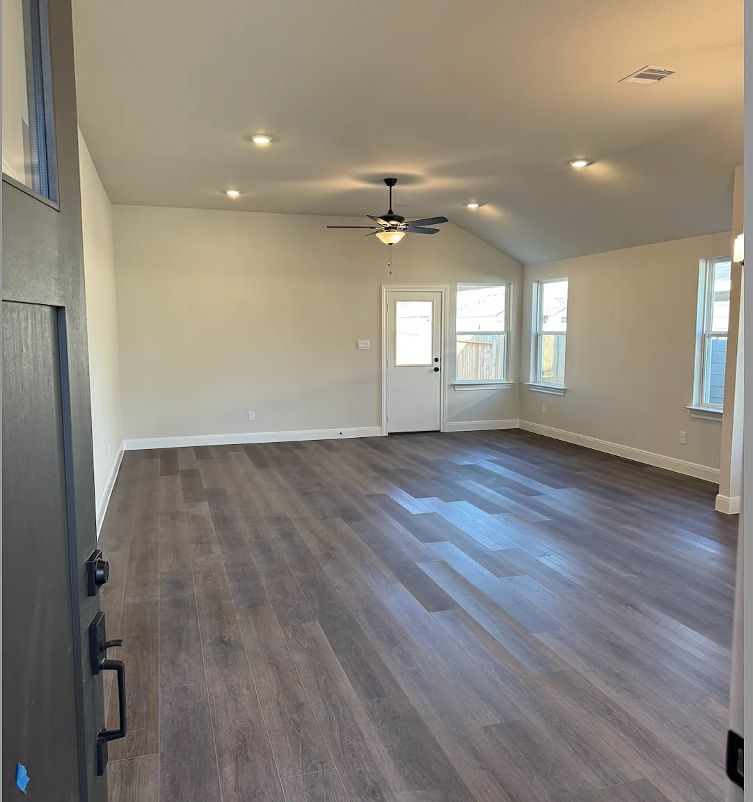 3 bed, 1643 sqft, $1,950 — Photo 2