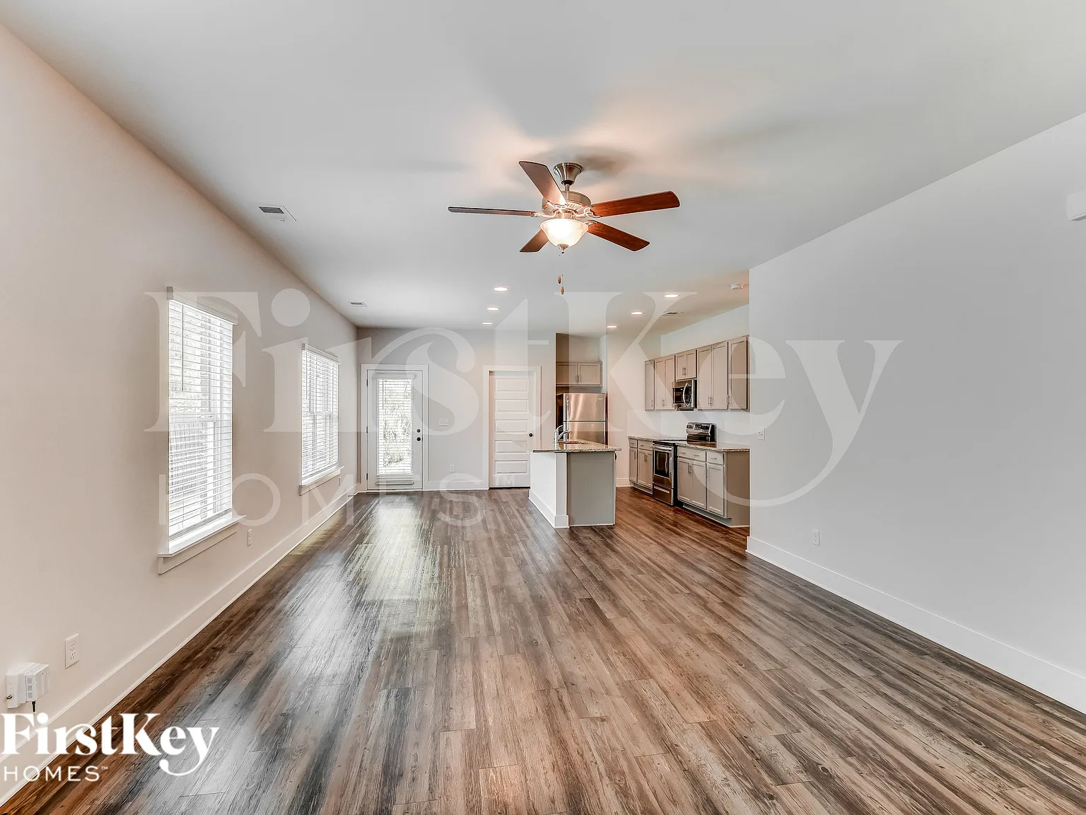 3 bed, 2.0 bath, 1384 sqft, $2,140 — Photo 3