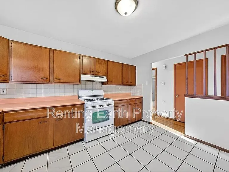 8908 Scottdale Ave — Photo 16