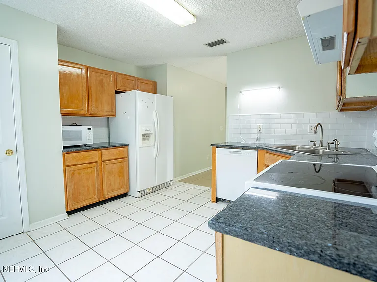 2441 University Blvd S — Photo 24