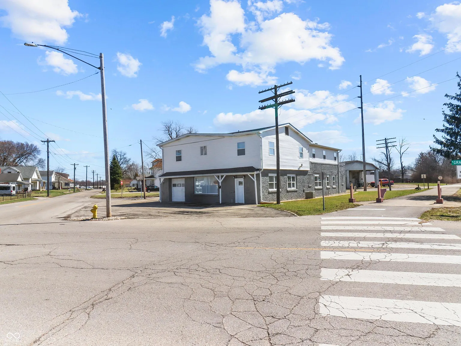 1630 N Granville Ave photo 1