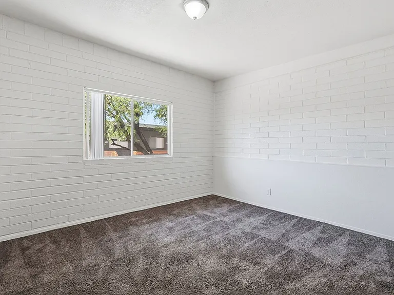 Alvernon811-835 — Photo 27