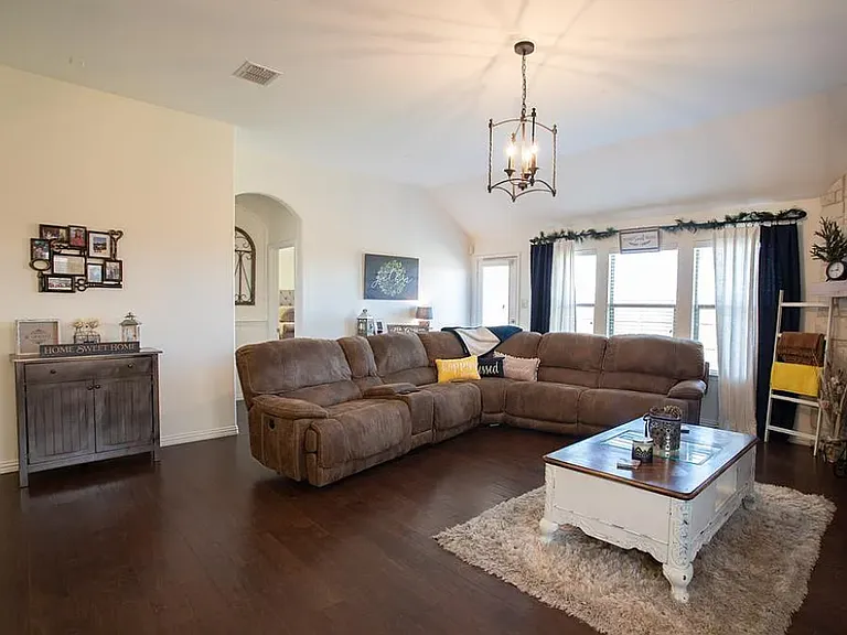 326 Hawthorn Dr — Photo 11