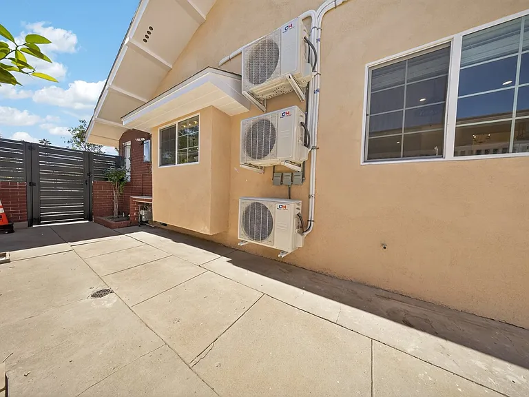 327 Vine St — Photo 45