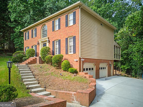 2nd image of 1810 Habersham Trce