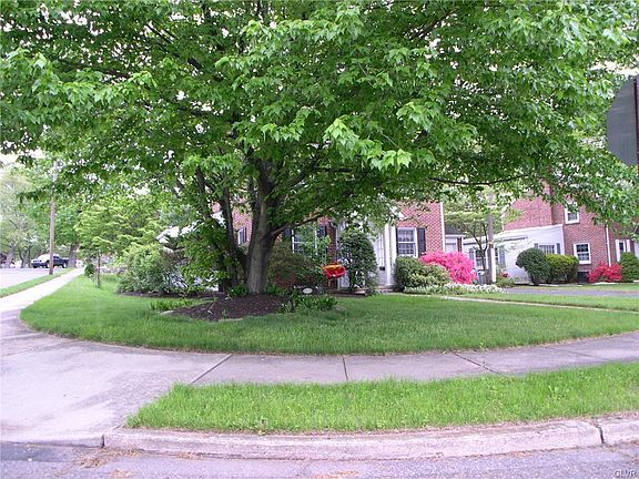 3rd image of 2044 Fernway Ave