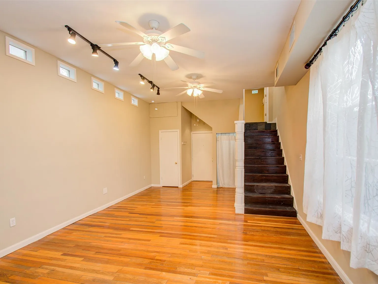 2 bed, 1.5 bath, 1207 sqft, $1,700 — Photo 4