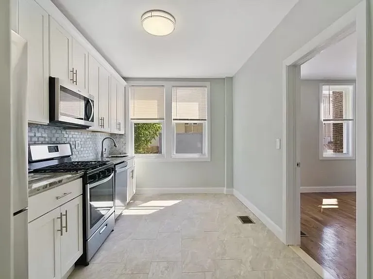 407 71st St #1 — Photo 3