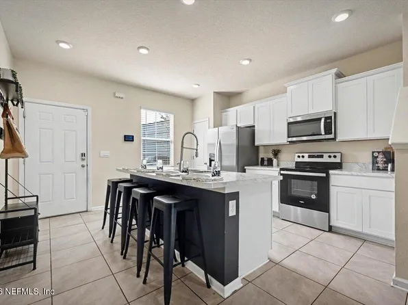2880 MULE DEER Circle, Jacksonville, FL 32225