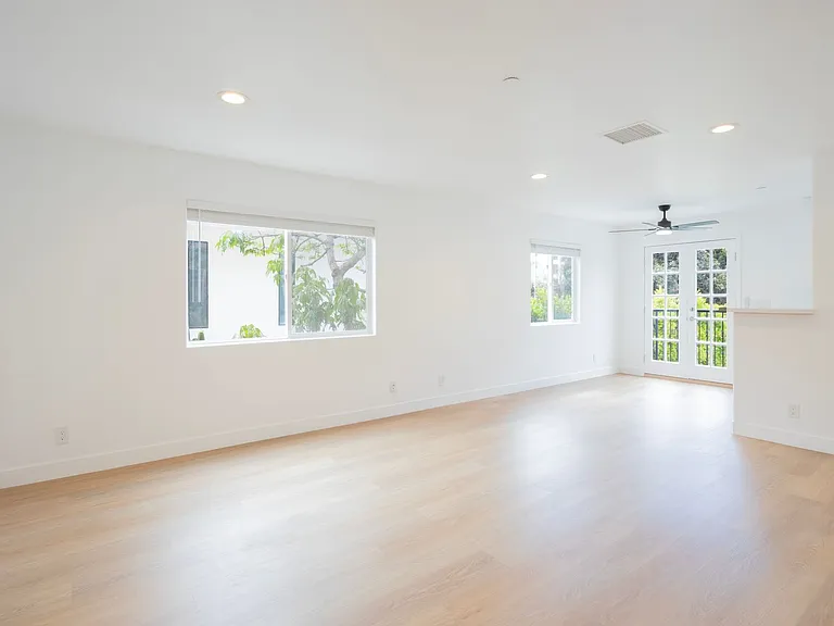 Discover Modern Townhome Living in Palms - 1 & 2 Bedrooms Available, Moments from Culver City! — Photo 20