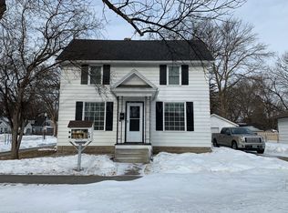 923 14th St S, Fargo, ND 58103