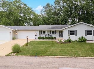 10 Thomas Dr, Normal, IL 61761