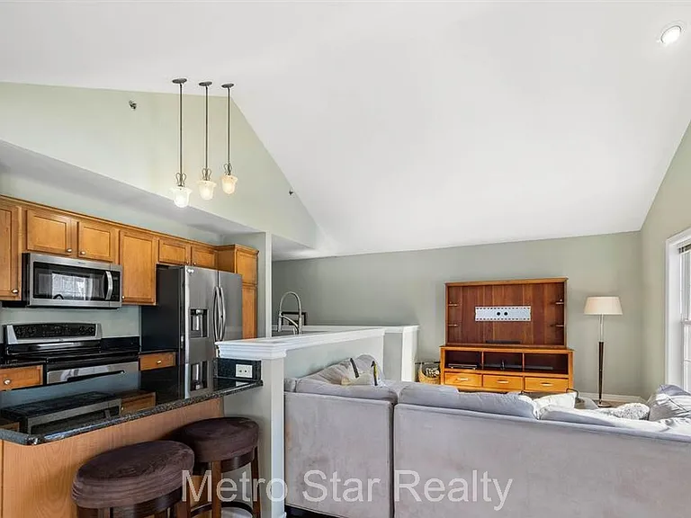 120 N Village Way — Photo 6