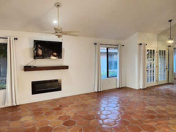 5th image of 41489 Woodhaven Dr W