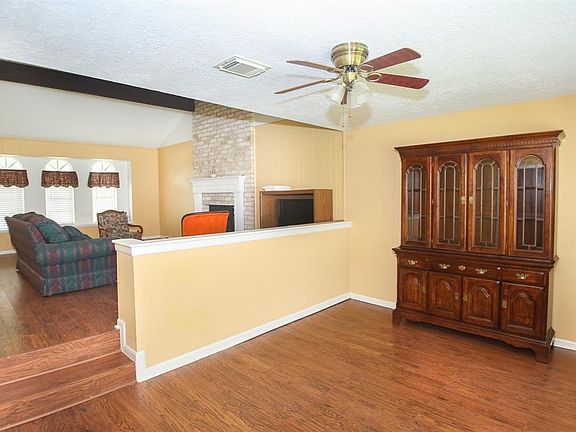 3rd image of 2511 Fall Meadow Dr