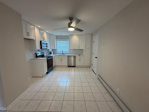 3rd image of 71 Chestnut St Floor 1