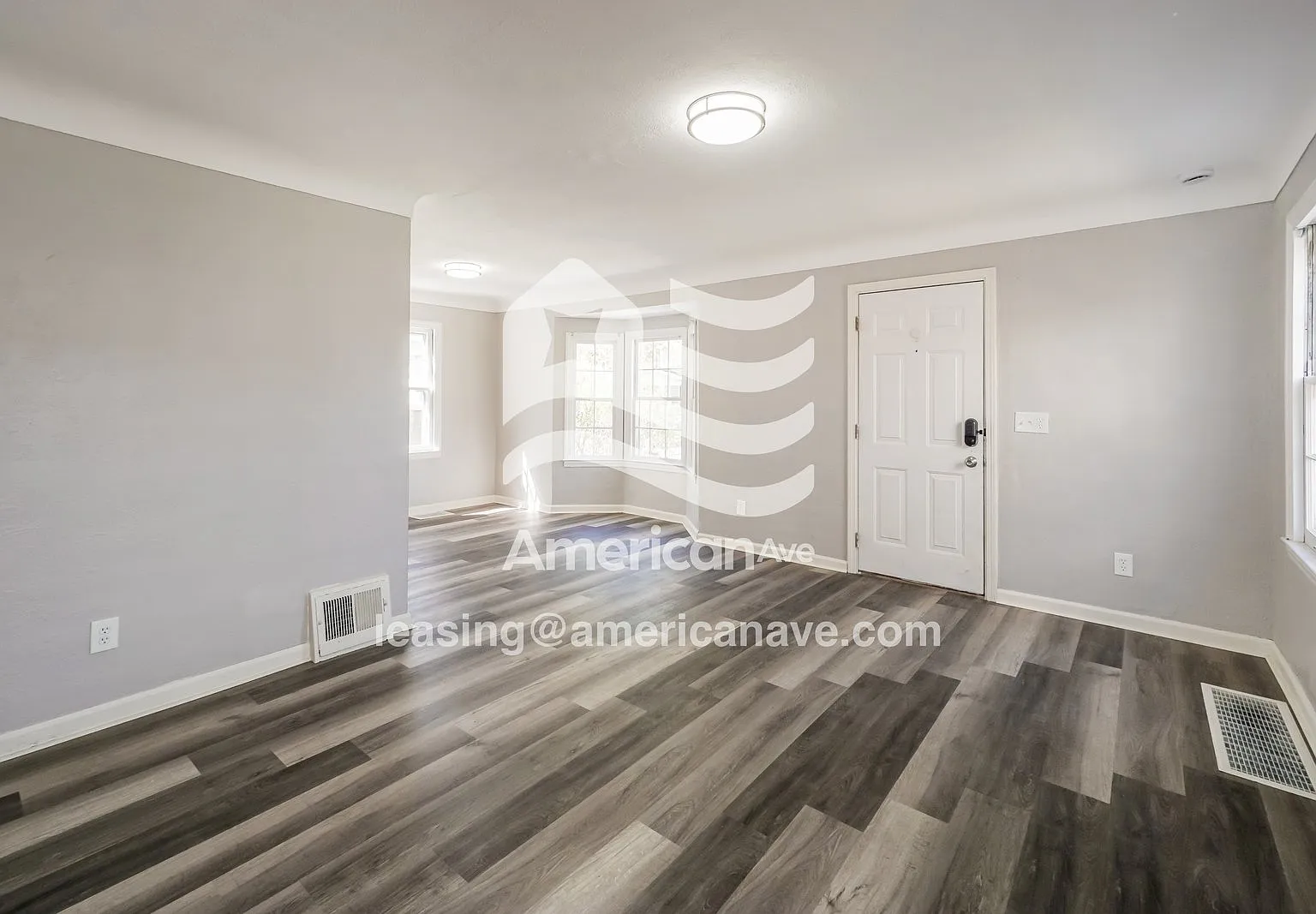 3 bed, 1.0 bath, 1099 sqft, $1,265 — Photo 2