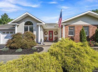 31 Dehan Street, Smithtown, NY 11787