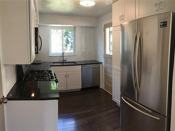 5th image of 1027 Thornwood Dr