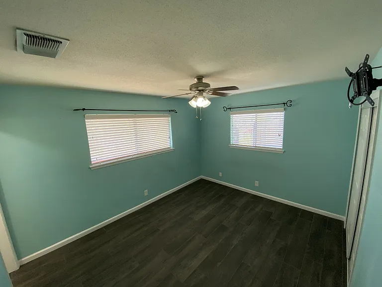 4318 Temple Hl — Photo 9