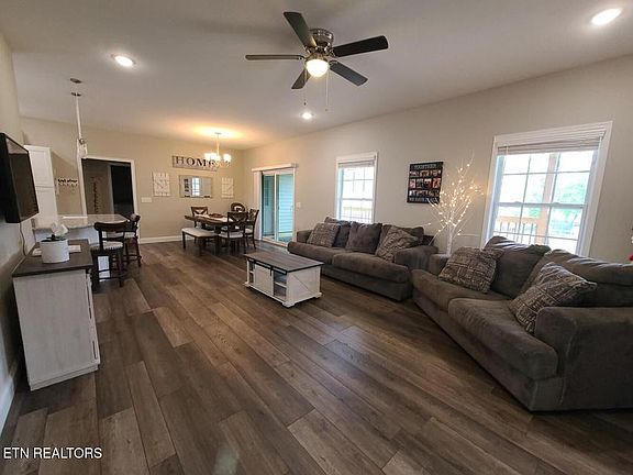 5th image of 106 Maca Ridge Cir