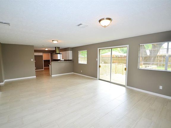 4th image of 5104 Tamarach Dr