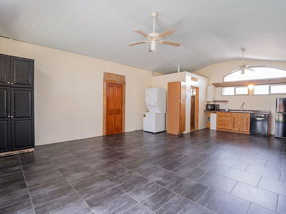 1st image of 1104 E Waverly St #86df27d40