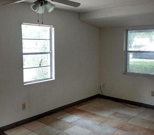 2nd image of 815 Bay Ave