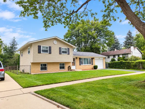 476 Raupp Blvd, Buffalo Grove, IL 60089