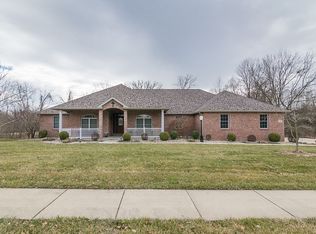 124 Oakland Dr, Troy, IL