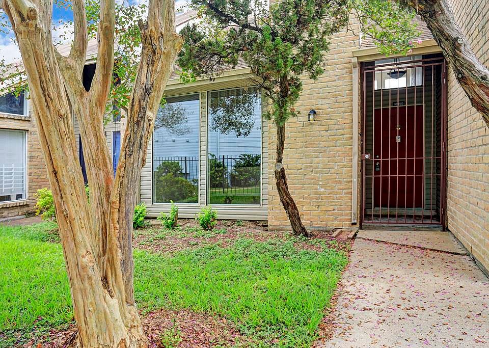 1st image of 10950 Village Bend Ln #950
